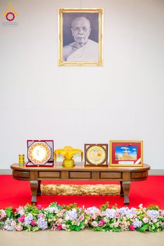 ภาพ No.222563:วันที่ 21 เมษายน พ.ศ. 2568 หลวงพ่อทัตตชีโวต้อนรับคณะสงฆ์บังกลาเทศ ณ อาคาร 100 ปี คุณยายมหารัตนอุบาสิกาจันทร์ ขนนกยูง วัดพระธรรมกาย