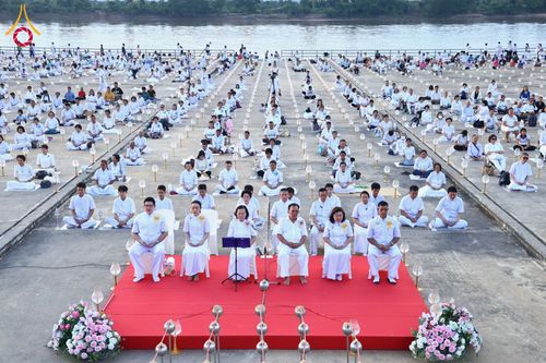 ภาพ No.162236:พิธีจุดประทีปโคมลาน ถวายเป็นพุทธบูชา สร้างความสว่างไสวให้กับแผ่นดินด้วยแสงธรรม วันพฤหัสบดีที่ 17 ตุลาคม พ.ศ. 2567 ณ พุทธอุทยานนานาชาติ จังหวัดหนองคาย