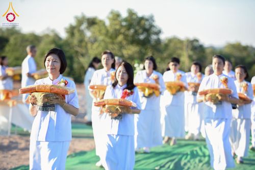 ภาพ No.278060:วันเสาร์ที่ 6 ธันวาคม พ.ศ. 2568 พิธีเวียนประทักษิณ ขอขมามอบผ้าไตร บรรพชาอุปสมบทหมู่ธรรมทายาท จำนวน 53 รูป โครงการอุปสมบทหมู่ รุ่นบูชาธรรมมหาปูชนียาจารย์ ประจำปี 2568 จังหวัดสระบุรี