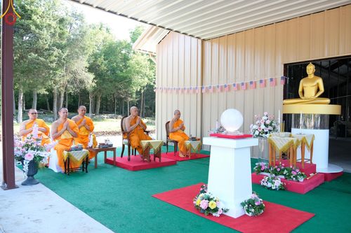 ภาพ No.142887:พิธีเจริญพระพุทธมนต์ โปรยรัตนชาติ เพื่อความเป็นสิริมงคล  ณ พื้นที่ก่อสร้างอาคารปฏิบัติธรรม “แก้วธรรมชัยรัตนอนันต์”  วัดพระธรรมกายเทนเนสซี ประเทศสหรัฐอเมริกา วันอังคารที่ 2 กรกฎาคม พ.ศ. 2567