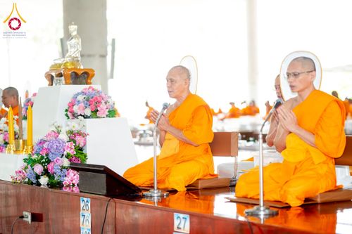 ภาพ No.245080:วันพุธที่ 10 กันยายน พ.ศ. 2568 พิธีถวายภัตตาหารเมนูสวรรค์ เนื่องในวันครบ 25 ปี วันละสังขารคุณยายอาจารย์มหารัตนอุบาสิกาจันทร์ ขนนกยูง ณ หอฉันคุณยายอาจารย์ฯ วัดพระธรรมกาย