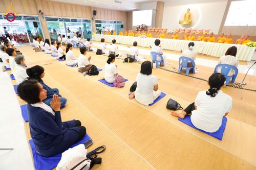 ภาพ No.129214:พิธีถวายภัตตาหารเป็นสังฆทาน แด่คณะพระธรรมยาตราฯ ในโครงการธรรมยาตราอัญเชิญพระบรมสารีริกธาตุ  ประดิษฐาน ณ มหารัตนเจดีย์สิริปทุมสวรรค์ อ.บางกล่ำ จ.สงขลา วันที่ 11 มีนาคม พ.ศ. 2567