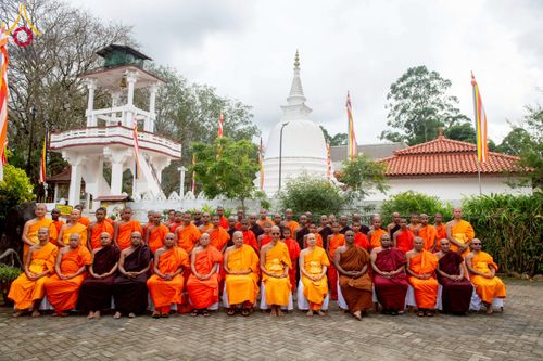 ภาพ No.225541:วันที่ 1 พฤษภาคม พ.ศ. 2568 พิธีเปิดโครงการ สยาม-ลังกา ธรรมยาตรา ฉลองเทศกาลวิสาขบูชาแห่งชาติ ศรีลังกา  และ บูชาธรรม 81 ปี หลวงพ่อธัมมชโย