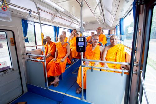 ภาพ No.214530:วันที่ 31 มีนาคม พ.ศ.2568 การทดลองใช้รถ shuttle bus  ขนส่งพระภิกษุ  เพื่องานถวายมหาสังฆทาน วันคุ้มครองโลก