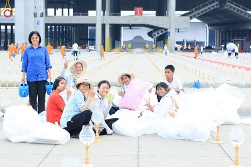 ภาพ No.122358:V.23 อีกนิด การเตรียมงาน เก็บงาน การรับบุญของเจ้าหน้าที่หน่วยงานต่างๆ เพื่อโครงการธรรมยาตรา ปีที่ 12 ระหว่างวันที่ 2 - 31 มกราคม พ.ศ. 2567