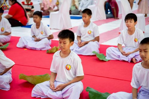 ภาพ No.213747:วันเสาร์ที่ 29 มีนาคม พ.ศ. 2568 พิธีตัดปอยผม ขอขมาผู้ปกครอง มอบบาตร-ผ้าไตร และพิธีบรรพชาสามเณร ณ ศูนย์ปฏิบัติธรรมจังหวัดระยอง (บ้านช่องลม) ต.บางบุตร อ.บ้านค่าย จ.ระยอง