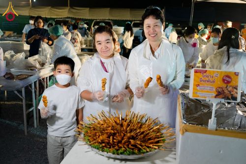 ภาพ No.201397:พิธีถวายภัตตาหารเป็นสังฆทาน แด่พระธรรมยาตรา ณ อนุสรณ์สถานบางปลา วัดบางปลา อำเภอบางเลน จังหวัดนครปฐม ในโครงการธรรมยาตรา กตัญญูบูชา มหาปูชนียาจารย์ พระมงคลเทพมุนี(สด จนฺทสโร) พระผู้ปราบมาร อนุสรณ์สถาน 7 แห่ง ปีที่ 13 วันที่ 25 มกราคม พ.ศ. 2568
