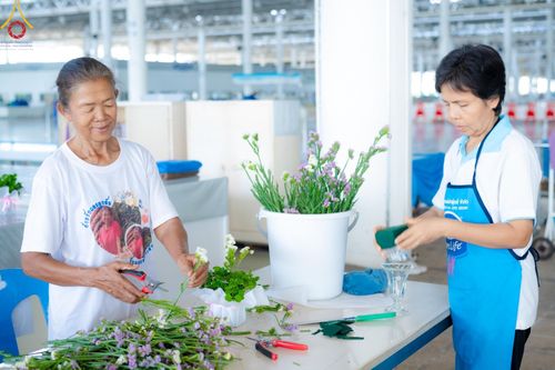 ภาพ No.158492:V.46 อาสาสมัครและเจ้าหน้าที่ทุกสถานะ ร่วมแรงร่วมใจรับบุญเตรียมงาน เก็บงาน งานบุญในเดือนกันยายน พ.ศ. 2567 ณ วัดพระธรรมกาย