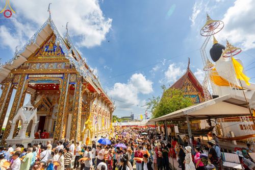 ภาพ No.167026:พิธีทอดกฐิน ณ วัดอัยยิการาม จ.ปทุมธานี ในโครงการกฐินสามัคคีทั่วไทย 30,000 วัด บูชาธรรม 80 ปี หลวงพ่อธัมมชโย โดยคณะศิษยานุศิษย์วัดพระธรรมกาย วันที่ 23 ตุลาคม พ.ศ. 2567