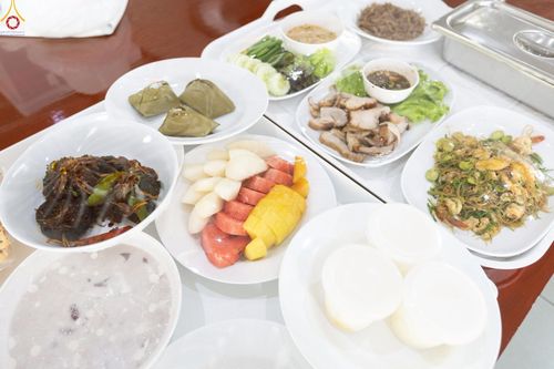 ภาพ No.229642:วันที่ 25 มิถุนายน พ.ศ. 2568 (แรม 15 ค่ำ เดือน 7) พิธีบุพเปตพลี ครั้งที่ 166 ร่วมอุทิศบุญแด่หมู่ญาติที่ล่วงลับไปแล้ว และสืบทอดอายุพระพุทธศาสนา ณ หอฉันคุณยายอาจารย์ฯ วัดพระธรรมกาย