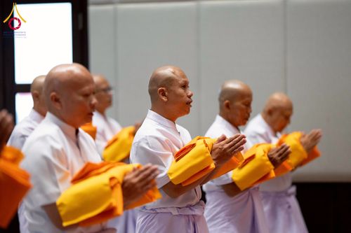 ภาพ No.244750:วันเสาร์ที่ 6 กันยายน พ.ศ. 2568 พิธีถวายบาตร บรรพชา อุปสมบทของนาคธรรมทายาท โครงการอุปสมบทหมู่บูชาธรรมครบรอบ 108 ปี  วันครูผู้ค้นพบวิชชาธรรมกาย ณ โบสถ์พระไตรปิฎก วัดพระธรรมกาย
