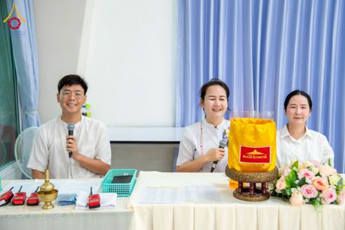 ภาพ No.218015:วันอาทิตย์ที่ 13 เมษายน พ.ศ. 2568 พิธีตักบาตรฉลองสามเณรใหม่ 75 รูป เนื่องในวันสงกรานต์ (โครงการบรรพชาสามเณรฟื้นฟูพระพุทธศาสนาทั่วไทย ประจำปีพุทธศักราช 2568) ณ ศูนย์ปฏิบัติธรรมระยอง(บ้านช่องลม) ตำบลบางบุตร อำเภอบ้านค่าย จังหวัดระยอง