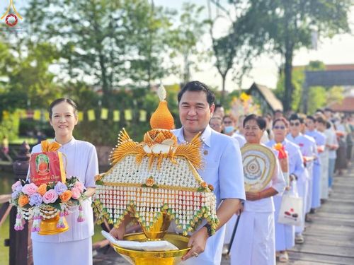 ภาพ No.169677:พิธีทอดกฐิน ณ วัดตระพังทอง ตำบลเมืองเก่า อำเภอเมือง จังหวัดสุโขทัย (มีอายุเก่าแก่ 741ปี) ในโครงการกฐินสามัคคีทั่วไทย 30,000 วัด บูชาธรรม 80 ปี หลวงพ่อธัมมชโย โดยคณะศิษยานุศิษย์วัดพระธรรมกาย วันที่ 26 ตุลาคม พ.ศ. 2567