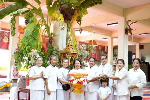 ภาพ No.250192:วันพุธที่ 8 ตุลาคม พ.ศ. 2568 พิธีทอดกฐินสามัคคีทั่วไทย 30,000 วัด โดยคณะศิษยานุศิษย์ บูชาธรรม 81 ปี หลวงพ่อธัมมชโย ณ วัดคลองเตยใน กรุงเทพฯ