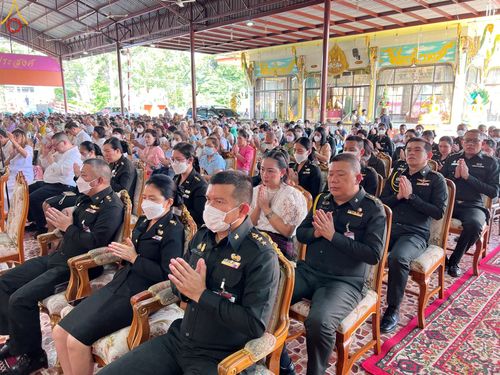 ภาพ No.92796:พิธีประเพณีตักบาตรเทโวโรหณะ พิธีทอดกฐิน และพิธีกรานกฐิน ณ วัดบางบัว แขวงอนุสาวรีย์ เขตบางเขน กรุงเทพมหานคร วันที่ 5 พฤศจิกายน พ.ศ. 2566