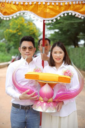 ภาพ No.234039:วันอาทิตย์ที่ 20 กรกฎาคม พ.ศ.2568 พิธีทอดผ้าป่า และพิธีตอกเสาเข็มต้นแรก สร้างอาคารปฏิบัติธรรมพระมงคลเทพมุนี ณ ศูนย์ปฏิบัติธรรมสุราษฏร์ธานี