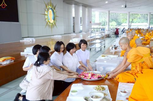 ภาพ No.240042:วันเสาร์ที่ 23 สิงหาคม พ.ศ. 2568 (วันพระ แรม 14 ค่ำ เดือน 9) พิธีบุพเปตพลี ครั้งที่ 169 ร่วมอุทิศบุญแด่หมู่ญาติที่ล่วงลับไปแล้ว และสืบทอดอายุพระพุทธศาสนา ณ หอฉันคุณยายอาจารย์ฯ วัดพระธรรมกาย