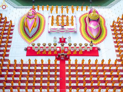 ภาพ No.190072:พิธีจุดประทีปถวายเป็นพุทธบูชา และบูชาธรรมมหาปูชนียาจารย์ ณ อนุสรณ์สถานมหาวิหารพระมงคลเทพมุนี (โลตัสแลนด์) อ.สองพี่น้อง จ.สุพรรณบุรี ในโครงการธรรมยาตรา กตัญญูบูชา มหาปูชนียาจารย์ พระมงคลเทพมุนี(สด จนฺทสโร) พระผู้ปราบมาร อนุสรณ์สถาน 7 แห่ง ปีที่ 13