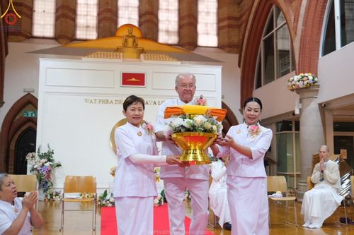 ภาพ No.161355:วัดพระธรรมกายลอนดอน สหราชอาณาจักร จัดงานบุญ น้อมถวายเป็นพุทธบูชา และบูชาธรรมเนื่องในวาระ 140 ปี วันคล้ายวันเกิดด้วยรูปกายเนื้อของ พระมงคลเทพมุนี (สด จนฺทสโร) พระผู้ปราบมาร ในวันที่ 10 ตุลาคม พ.ศ. 2567