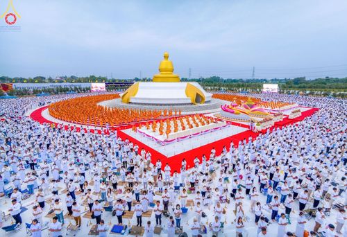 ภาพ No.118148:พิธีจุดประทีปถวายเป็นพุทธบูชา และบูชาธรรมมหาปูชนียาจารย์ พระมงคลเทพมุนี(สด จนฺทสโร) วันที่ 24 มกราคม พ.ศ. 2567 ณ อนุสรณ์สถานบางปลา อ.บางเลน จ.นครปฐม