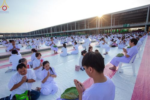 ภาพ No.179960:พิธีปลงผมนาคธรรมทายาท ในโครงการอุปสมบทหมู่ บูชาธรรมมหาปูชนียาจารย์ (ศูนย์อบรมวัดพระธรรมกาย) วันที่ 1 ธันวาคม พ.ศ. 2567 ณ ลานธรรมหารัตนวิหารคด วัดพระธรรมกาย จ.ปทุมธานี