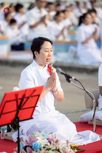 ภาพ No.250506:วันพุธที่ 8 ตุลาคม พ.ศ. 2568 พิธีตักบาตรเทโวโรหณะ ณ ลานธรรมปทุมรัตน์ธรรมเจดีย์ พุทธอุทยานนานาชาติ อ.โพนพิสัย จ.หนองคาย