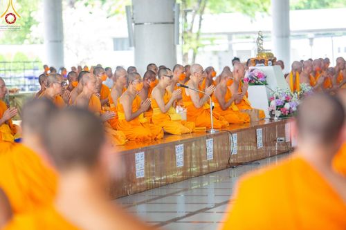 ภาพ No.122832:พิธีสวดพระพุทธมนต์ พิธีทอดผ้าบังสุกุล และพิธีถวายภัตตาหาร เป็นสังฆทานแด่พระภิกษุ สามเณร เนื่องในวันมหาปูชนียาจารย์ วันเสาร์ที่ 3 กุมภาพันธ์ พ.ศ. 2567 ณ หอฉันคุณยายอาจารย์ฯ วัดพระธรรมกาย