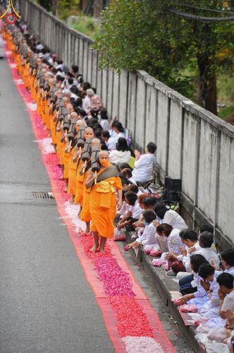 ภาพ No.128449:พิธีอัญเชิญพระบรมสารีริกธาตุ " ใจกลางเมืองนครหาดใหญ่ " เพื่อประดิษฐาน ณ มหารัตนเจดีย์สิริปทุมสวรรค์ (เจดีย์อริยพุทธะ 5 พระองค์) ศูนย์ปฏิบัติธรรมภาคใต้ อ.บางกล่ำ จ.สงขลา  วันที่ 9 มีนาคม พ.ศ. 2567 (ชุดที่ 2)
