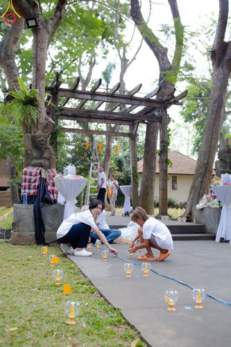 ภาพ No.155930:การเตรียมงานกิจกรรม light of peace จุดประทีปรวมใจเพื่อสันติภาพโลก ณ พิพิธภัณฑ์ Arma เกาะบาหลี สาธารณรัฐอินโดนีเซีย วันเสาร์ที่ 21 กันยายน พ.ศ. 2567 วันสันติภาพโลก