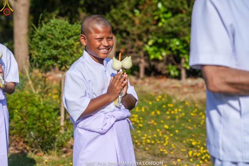 ภาพ No.149348:วัดพระธรรมกายลอนดอน สหราชอาณาจักร  ได้จัดพิธีบรรพชาสามเณรยุวธรรมทายาท  ในวันจันทร์ที่ 12 สิงหาคม พ.ศ. 2567