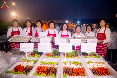 ภาพ No.199330:พิธีถวายภัตตาหารเป็นสังฆทาน แด่พระธรรมยาตรา ณ อนุสรณ์สถานบางปลา วัดบางปลา อำเภอบางเลน จังหวัดนครปฐม ในโครงการธรรมยาตรา กตัญญูบูชา มหาปูชนียาจารย์ พระมงคลเทพมุนี(สด จนฺทสโร) พระผู้ปราบมาร อนุสรณ์สถาน 7 แห่ง ปีที่ 13 วันที่ 22 มกราคม พ.ศ. 2568