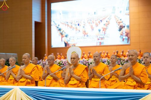 ภาพ No.59192:พิธีเจริญพระพุทธมนต์ ถวายภัตตาหารเป็นสังฆทาน เนื่องในวาระอายุวัฒนมงคล 80 ปี หลวงพ่อธัมมชโย ณ สภาธรรมกายสากล วัดพระธรรมกาย วันพุธที่ 24 เมษายน พ.ศ.2567