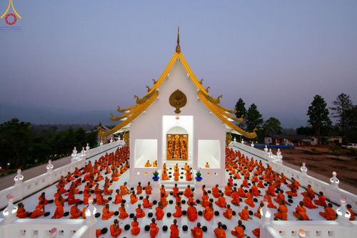 ภาพ No.62215:Photo Story  มหัศจรรย์วัดดงดินแดง Episode 4 กิจกรรมตักบาตรฉลองพระ-เณรกว่า 500 รูป