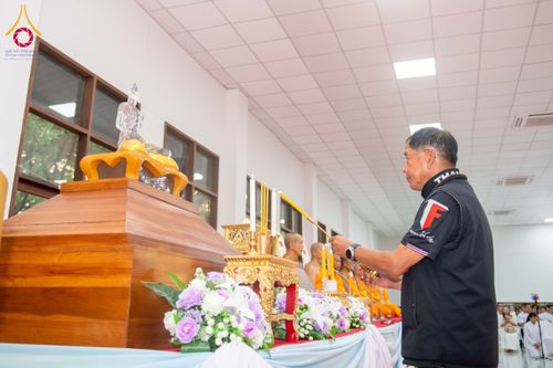 ภาพ No.315480:วันพุธที่ 25 มีนาคม พ.ศ. 2569 พิธีบำเพ็ญกุศล คุณพ่อณรงค์ จินตมากุล  สิริอายุ 99 ปี 11 เดือน โยมบิดา พระครูปลัดรัตนวีรวัฒน์ (รังสฤษดิ์ อิทฺธิจินตโก) ที่ปรึกษาเจ้าคณะจังหวัดปทุมธานี เจ้าอาวาสวัดพระธรรมกาย  ณ ห้องปลูกศรัทธา 2 วัดพระธรรมกาย ปทุมธานี