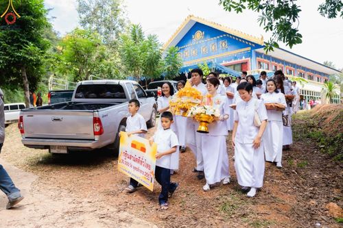 ภาพ No.166718:พิธีทอดกฐิน ณ วัดเขาดินมังกรทอง อ.บ่อทอง จ.ชลบุรี  ในโครงการกฐินสามัคคีทั่วไทย 30,000 วัด บูชาธรรม 80 ปี หลวงพ่อธัมมชโย โดยคณะศิษยานุศิษย์วัดพระธรรมกาย วันที่ 23 ตุลาคม พ.ศ. 2567