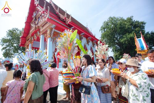 ภาพ No.175148:พิธีทอดกฐิน วัดโบสถ์อินทราราม ต.หัวรอ จ.พระนครศรีอยุธยา ในโครงการกฐินสามัคคีทั่วไทย 30,000 วัด บูชาธรรม 80 ปี หลวงพ่อธัมมชโย โดยคณะศิษยานุศิษย์วัดพระธรรมกาย วันที่ 10 พฤศจิกายน พ.ศ. 2567