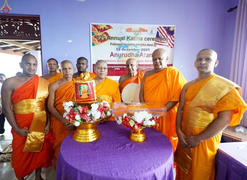 ภาพ No.264892:วันที่ 19 ตุลาคม พ.ศ. 2568 กฐินสมทบต่างประเทศ บูชาธรรม 81 ปี  หลวงพ่อธัมมชโย วัดพระธรรมกาย  ณ วัดอนุรุทธะ อารานะ ประเทศศรีลังกา 