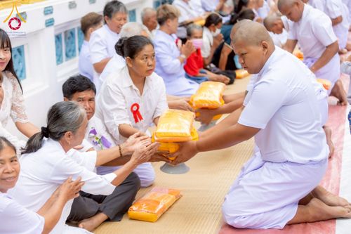 ภาพ No.231754:วันเสาร์ ที่ 5 กรกฎาคม พ.ศ. 2568 พิธีบรรพชา อุปสมบท โครงการอุปสมบท บูชาธรรมมหาปูชนียาจารย์ รุ่นเข้าพรรษา ณ วัดเกาะแก้วประชานุรักษ์ อ.วังทอง  จ.พิษณุโลก