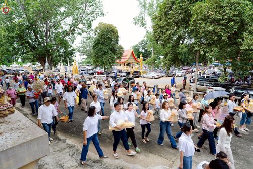 ภาพ No.250755:วันพุธที่ 8 ตุลาคม พ.ศ. 2568 พิธีทอดกฐินสามัคคีทั่วไทย 30,000 วัด โดยคณะศิษยานุศิษย์ บูชาธรรม 81 ปี หลวงพ่อธัมมชโย ณ วัดหนองโพธิ์ อ.กำแพงแสน จ.นครปฐม