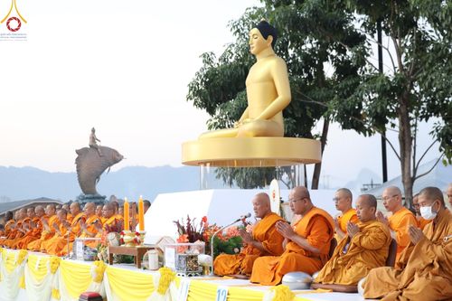 ภาพ No.184685:พิธีตักบาตรพระ 10,000 รูป ครั้งที่ 3 เนื่องในโอกาส 193 ปี จังหวัดกาญจนบุรี อุทิศส่วนกุศลให้แด่บรรพชน และเพื่อช่วยเหลือผู้ประสบภัยพิบัติต่างๆ วันเสาร์ที่ 21 ธันวาคม พ.ศ. 2567