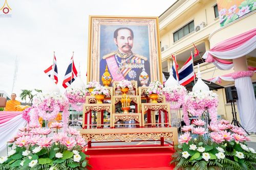 ภาพ No.241850:วันอาทิตย์ที่ 31 สิงหาคม พ.ศ. 2568 พิธีทำบุญแด่คณะสงฆ์ 122 รูป ฉลอง 121 ปี อำเภอคลองหลวง จ.ปทุมธานี เพื่อนำส่งช่วยเหลือคณะสงฆ์ 323 วัด 4 จังหวัดชายแดนภาคใต้ และช่วยเหลือประชาชนจากเหตุปะทะ แนวชายแดนไทย-กัมพูชา ณ บริเวณหน้าที่ว่าการอำเภอคลองหลวง 