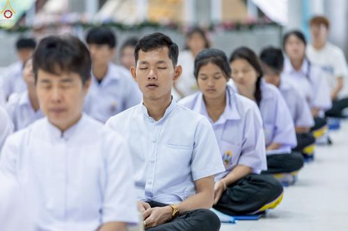 ภาพ No.249037:วันที่ 26-28 กันยายน พ.ศ. 2568 โครงการอบรม อุบาสกแก้ว อุบาสิกาแก้ว รุ่นที่ 3  ณ ศูนย์ปฏิบัติธรรมสมุทรปราการ ได้รับความเมตตาจากคณะสงฆ์ในพื้นที่  รวมถึงผู้บริหารสถานศึกษา ที่นำนักเรียนระดับมัธยมปลาย  มารับฟังข้อมูลเพื่อที่จะเป็นกำลังสำคัญ ในการเข้าร่วมขบวน