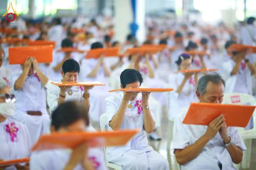 ภาพ No.134268:พิธีทอดผ้าป่าสมทบ มหาสังฆทาน 10,000 วัด ทั่วไทย วันอาทิตย์ต้นเดือนที่ 7 เมษายน พ.ศ.2567 ณ ห้องแก้วสารพัดนึก 1 สภาธรรมกายสากล  วัดพระธรรมกาย จ.ปทุมธานี