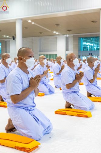 ภาพ No.101627:พิธีขอบรรพชา, พิธีขอสรณคมน์และศีล, พิธีถวายบาตร ในโครงการอุปสมบทหมู่ รุ่นบูชาธรรมมหาปูชนียาจารย์ ณ วัดพระธรรมกาย วันที่ 9 ธันวาคม พ.ศ. 2566