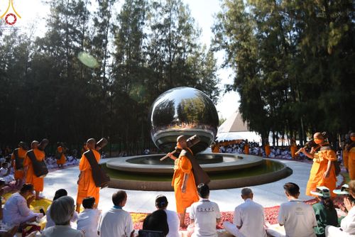 ภาพ No.110357:พิธีต้อนรับพระธรรมยาตรา ในโครงการธรรมยาตรากตัญญูบูชา มหาปูชนียาจารย์ พระมงคลเทพมุนี(สด จนฺทสโร) พระผู้ปราบมาร อนุสรณ์สถาน 7 แห่ง ปีที่ 12 วันที่ 11 มกราคม พ.ศ. 2567 ณ อนุสรณ์สถานลำดับที่ 3 สถานที่เกิดใหม่ในเพศสมณะ วัดสองพี่น้อง จ.สุพรรณบุรี