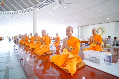 ภาพ No.229451:วันเสาร์ที่ 21 มิถุนายน พ.ศ. 2568 พิธีถวายภัตตาหารเมนูสวรรค์ เพื่อการบรรลุธรรม ณ หอฉันคุณยายอาจารย์ฯ วัดพระธรรมกาย