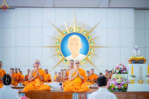 ภาพ No.168647:พิธีถวายภัตตาหารเมนูสวรรค์ ณ หอฉันคุณยายอาจารย์ วัดพระธรรมกาย ในวันเสาร์ที่ 9 พฤศจิกายน พ.ศ. 2567