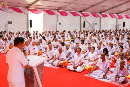 ภาพ No.103065:พิธีขอขมา มอบบาตรและผ้าไตร ธรรมทายาทชาวอินโดนีเซียกว่า 1,000 คน ณ มหาเจดีย์บุโรพุทโธ ประเทศอินโดนีเซีย ในวันที่ 19 ธันวาคม พ.ศ. 2566