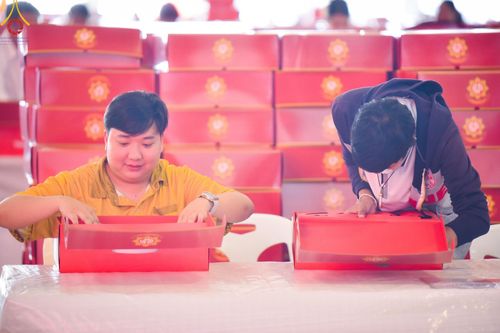 ภาพ No.211989:วันจันทร์ที่ 17 มีนาคม พ.ศ. 2568 บุญบรรจุกล่องไทยธรรม เพื่อถวายแด่พระสังฆาธิการ 40,000 กว่าวัดทั่วไทย ในวันคุ้มครองโลก 22 เมษายน พ.ศ. 2568 ณ บ้านแก้วเรือนทองคุณยายฯ วัดพระธรรมกาย