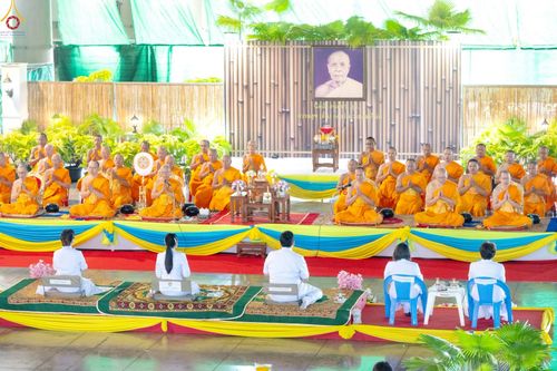 ภาพ No.229605:วันอาทิตย์ที่ 22 มิถุนายน พ.ศ. 2568 พิธีตักบาตรฉลองพระบวชใหม่ โครงการอุปสมบทหมู่ผู้บริหารรุ่นที่ 15 ณ วิหารคด วัดพระธรรมกาย